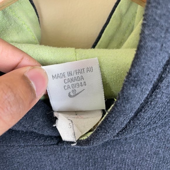 Vintage 90's Nike Made in Canada Cross-Training Hoodie - Picture 4 of 5